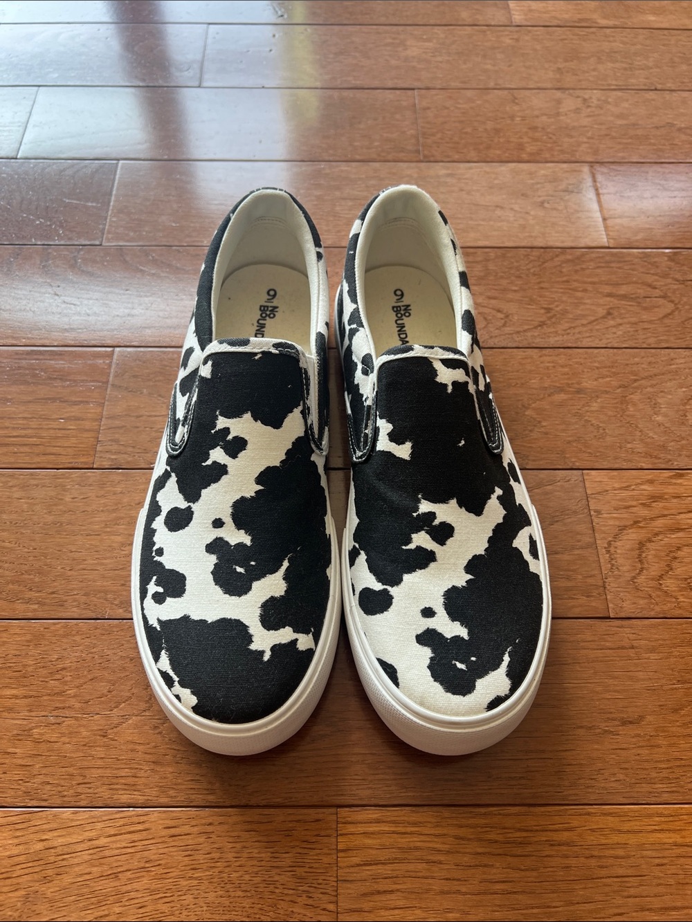 🖤No Boundaries Black and White Cow-Print Slip-On Sneakers-9-NWOT🖤